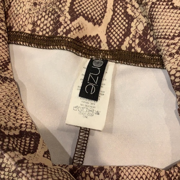 New ONZIE python print leggings small medium - Picture 4 of 5